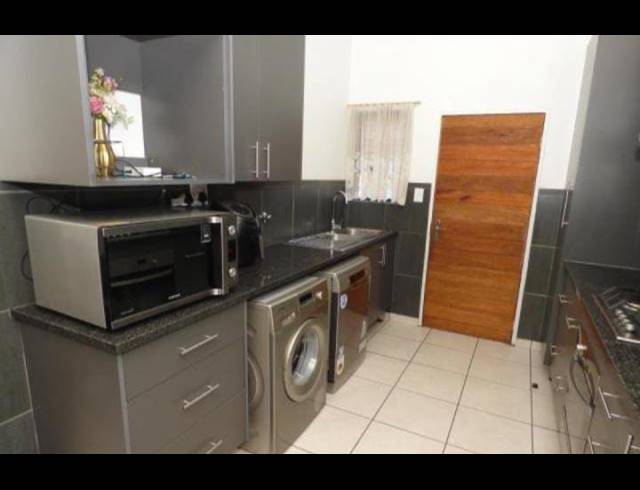 3 BEDROOM APARTMENT FOR SALE IN RAVENSWOOD